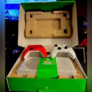 XBOX SERIES S BUNDLE 2 CONTROLLERS IN BOX PICKUP OAKLAND CA SHIPPING AVAILABLE